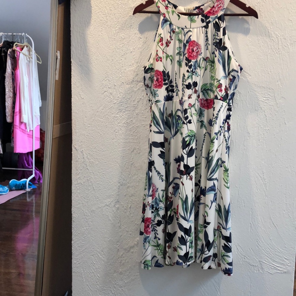 Pretty and flattering Tommy Hilfiger dress